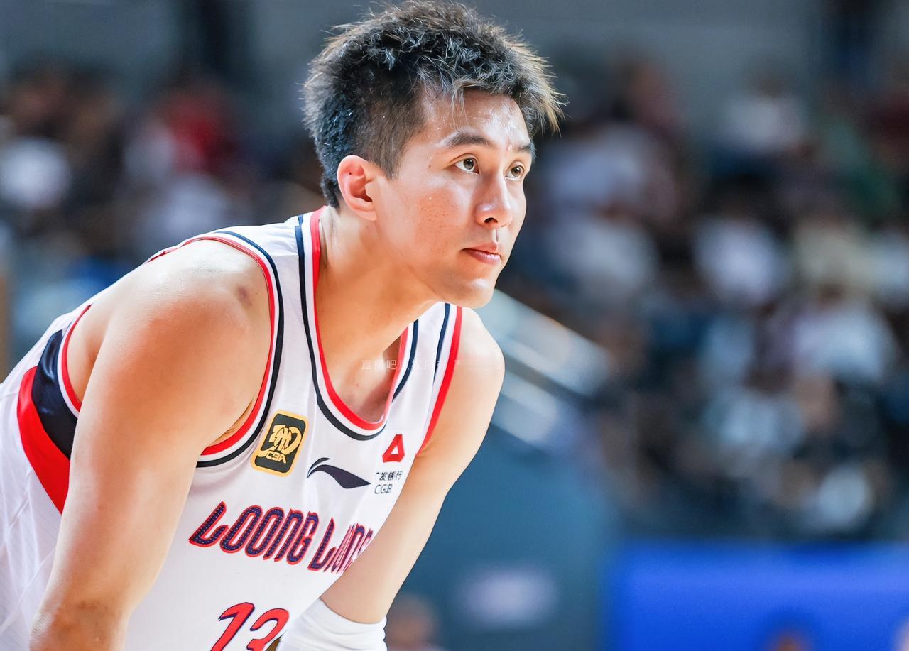 陈国豪：伦哥，还得是你啊！想打就打，不想打就不打？？？
郭艾伦：偶尔轮休一下不是