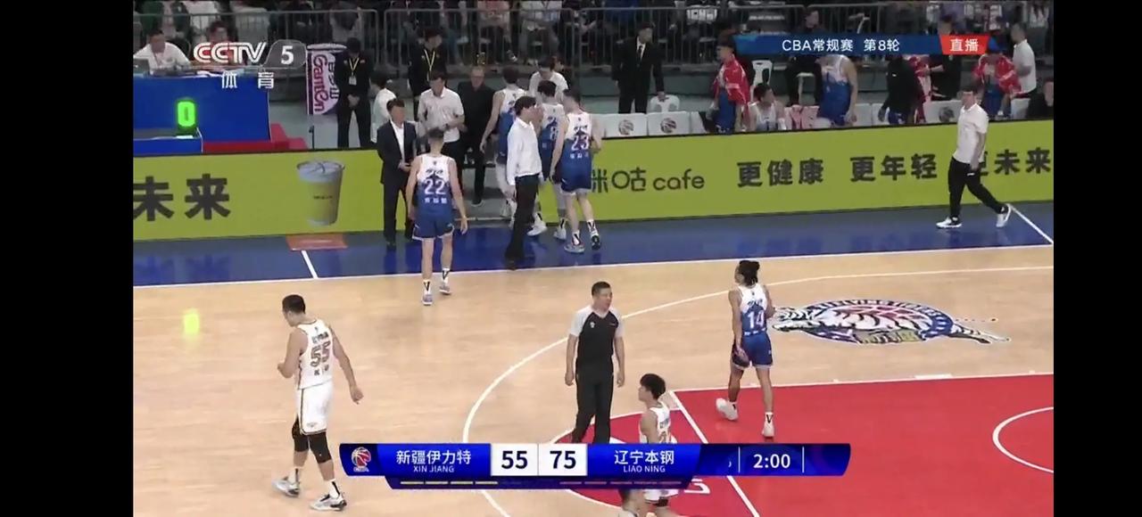 辽宁三节战罢75：55新疆，一直领先新疆15—20分左右，辽宁真的太强：
1、辽