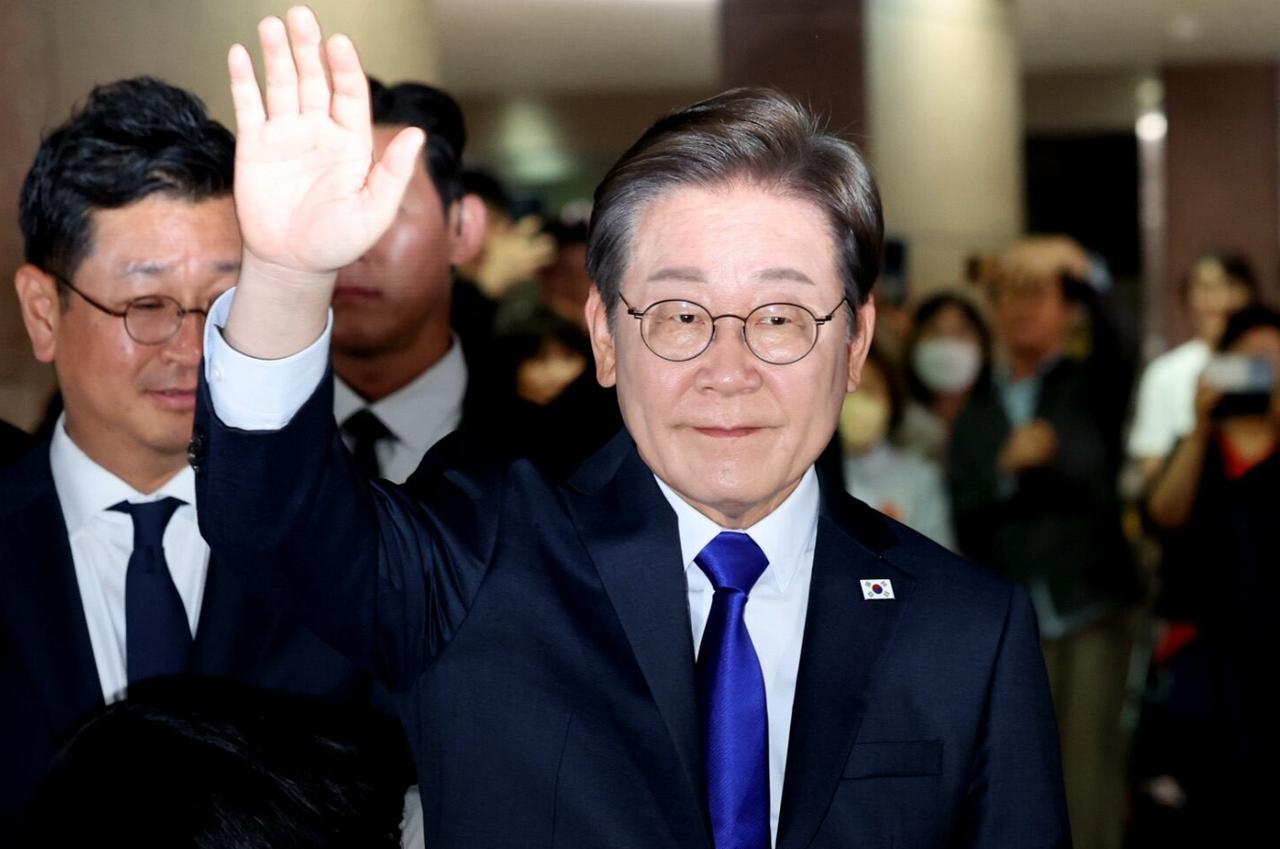 李在明这一步，走得很险，但很对

韩国总统李在明要求国防部加速整合陆海空三军士官