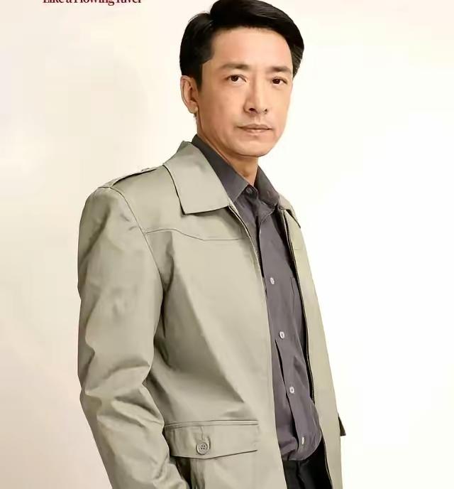 果然姜还是老的辣。
我问我爸：王鑫又是演员，又是中戏主任，有名有利，一辈子都稳了