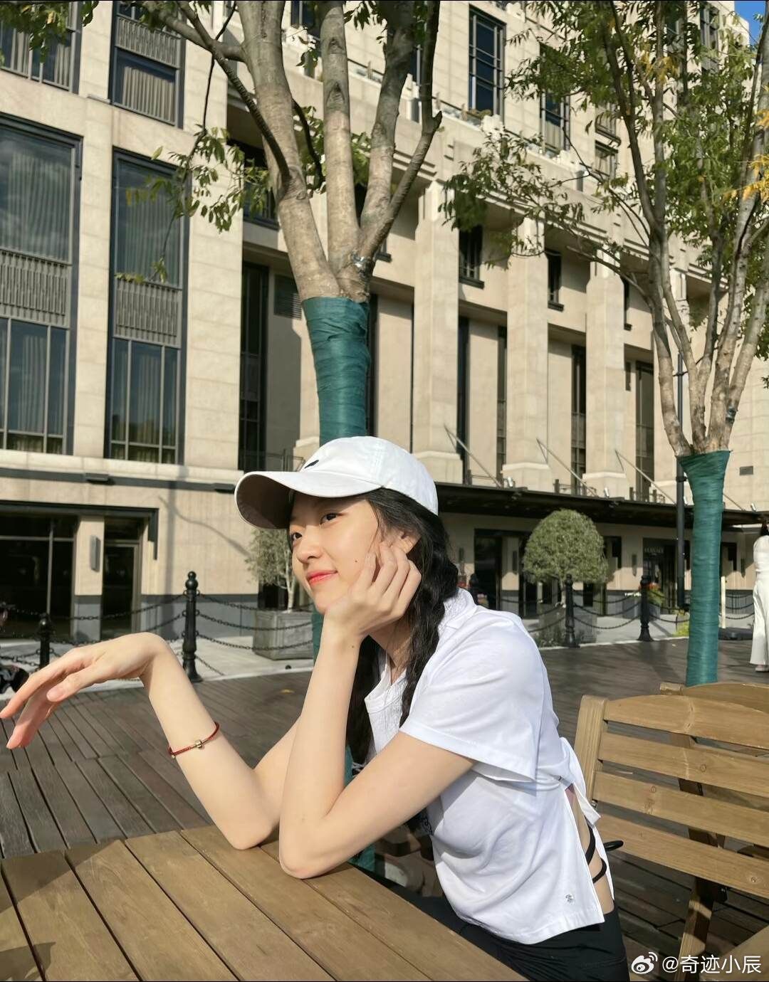 孙千你们都不挽留我孙千直播假装下播，评论区齐刷刷“拜拜”真的太搞笑了，她直播委屈