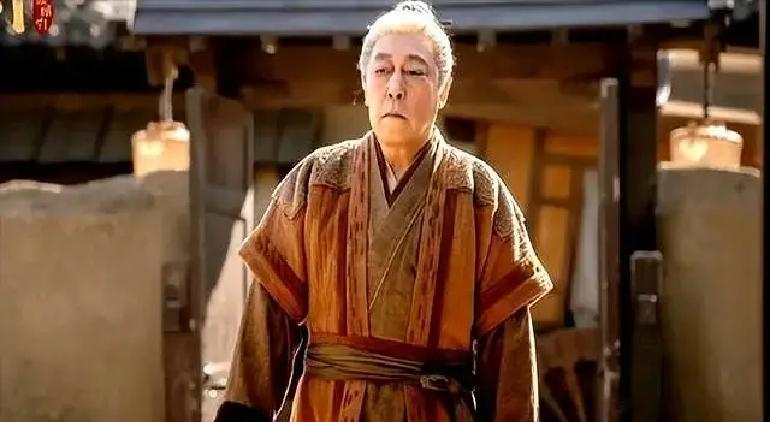 推翻暴君后，60%的人会成为他们曾憎恨的模样。
岑伟宗帮铁秣王夺了王位。
庆功宴