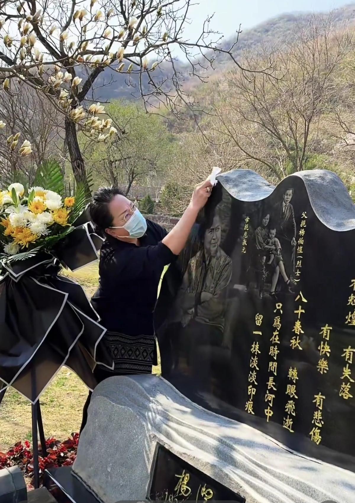 86版西游记最讽刺一幕上演！
杨洁导演墓前，只有配角万圣公主来祭拜，六小龄童等主