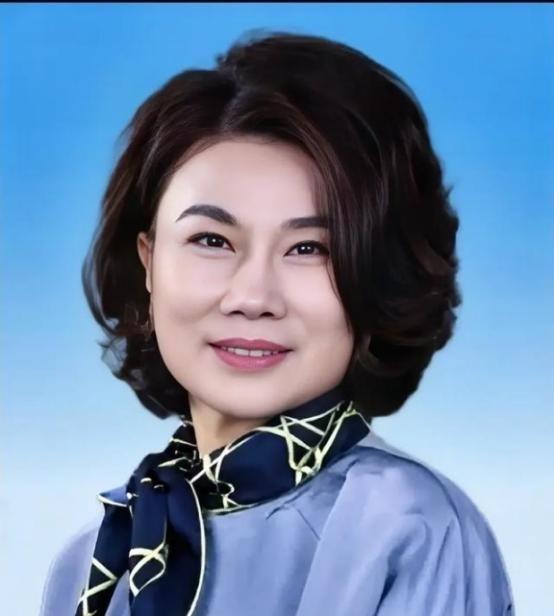 一次，俞敏洪问董明珠：“为什么你丈夫去世将近30年你都没有再婚？”董明珠也不藏着