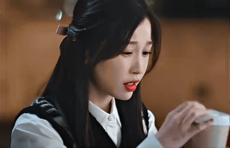 《双轨》暮暮朝朝分手倒计时……心疼姜暮，姜暮和靳朝异地恋还不说，靳朝不回消息，最