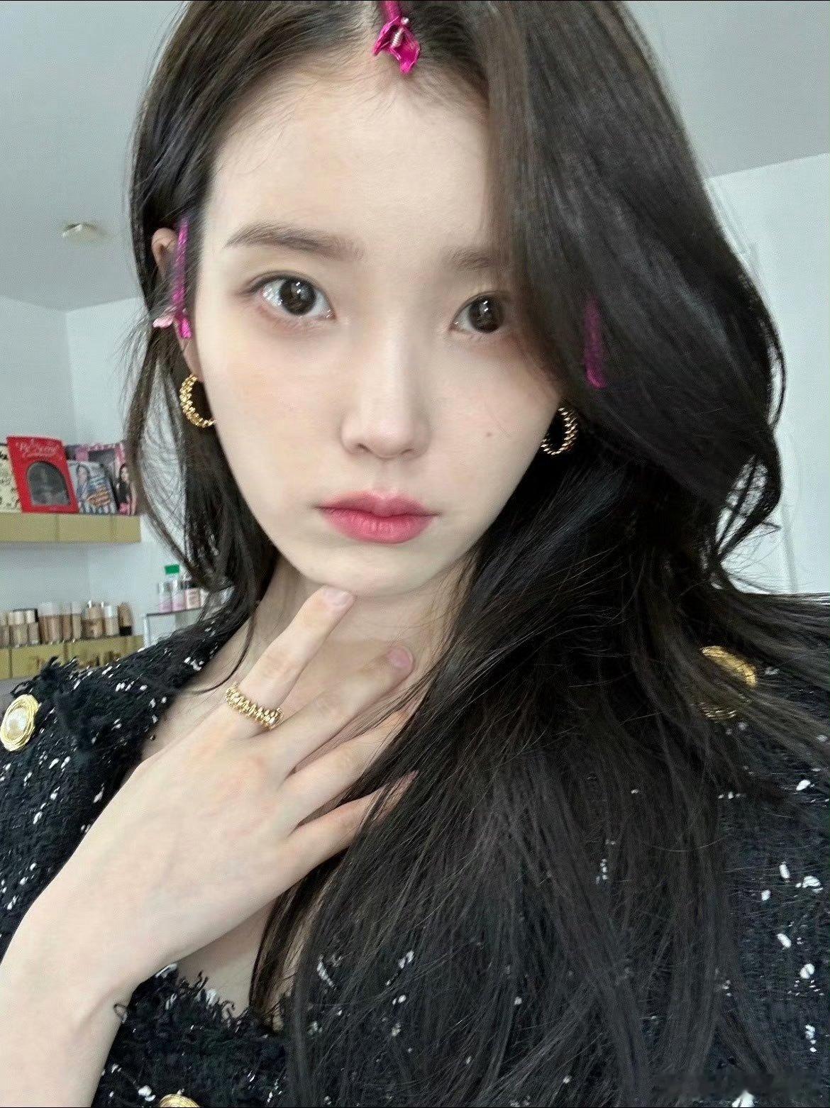 人美心善iu[期待][期待][期待][期待]IU 为『21 世纪大君夫人』的每位