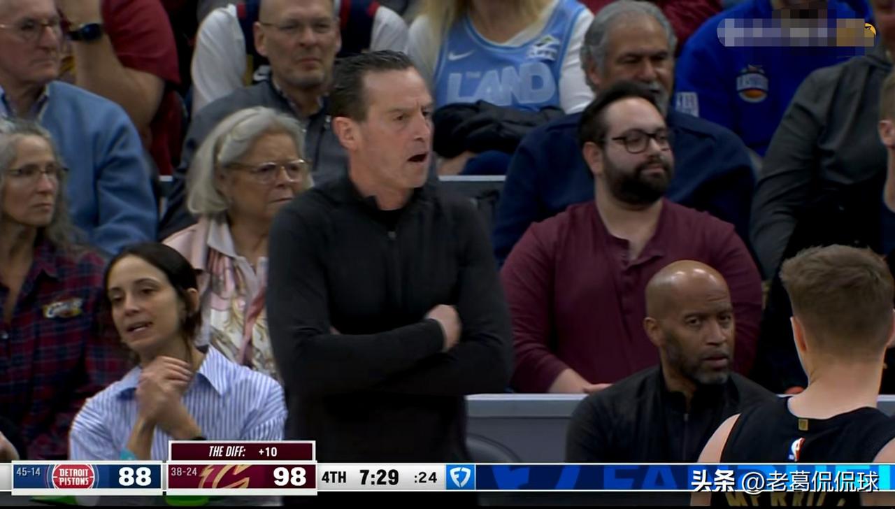 骑士主帅阿特金森真是怒赞爱将哈登！在今天骑士主场以113：109力克活塞的赛后采