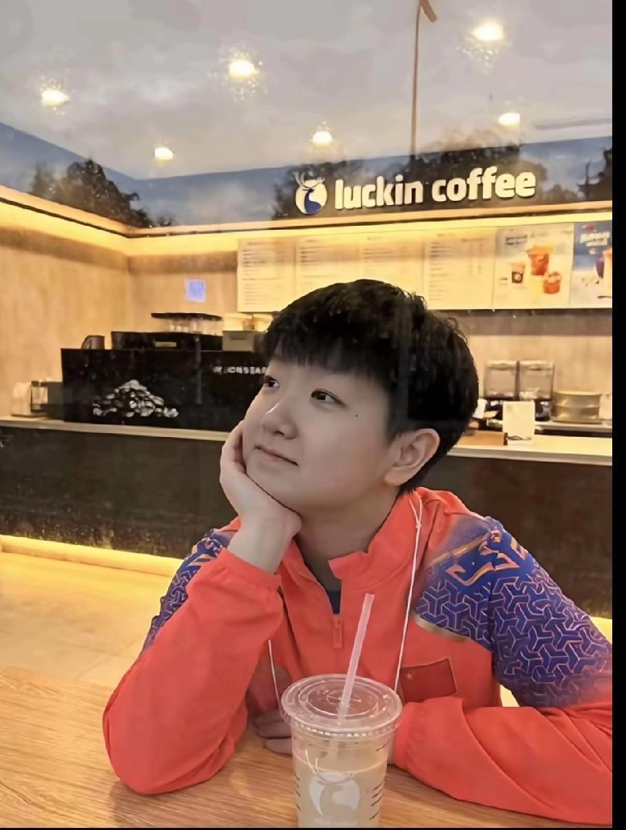 谁懂啊！看着18岁的她，突然破防了😭
 
刷到这张2019年的旧照，眼泪一下就