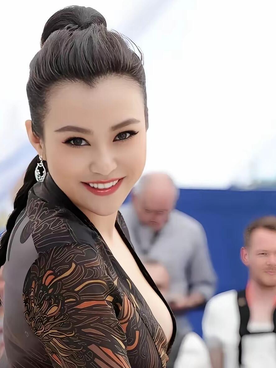 查了下郝蕾这人儿，​我发现她身上有一个毛病。
	
​那就是作为娱乐圈这个名利场的