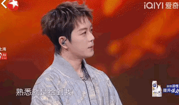 《我们的歌》最后一组歌手，王栎鑫追着兄弟们的脚步来了！这咋还脱上了呢。一个人来就