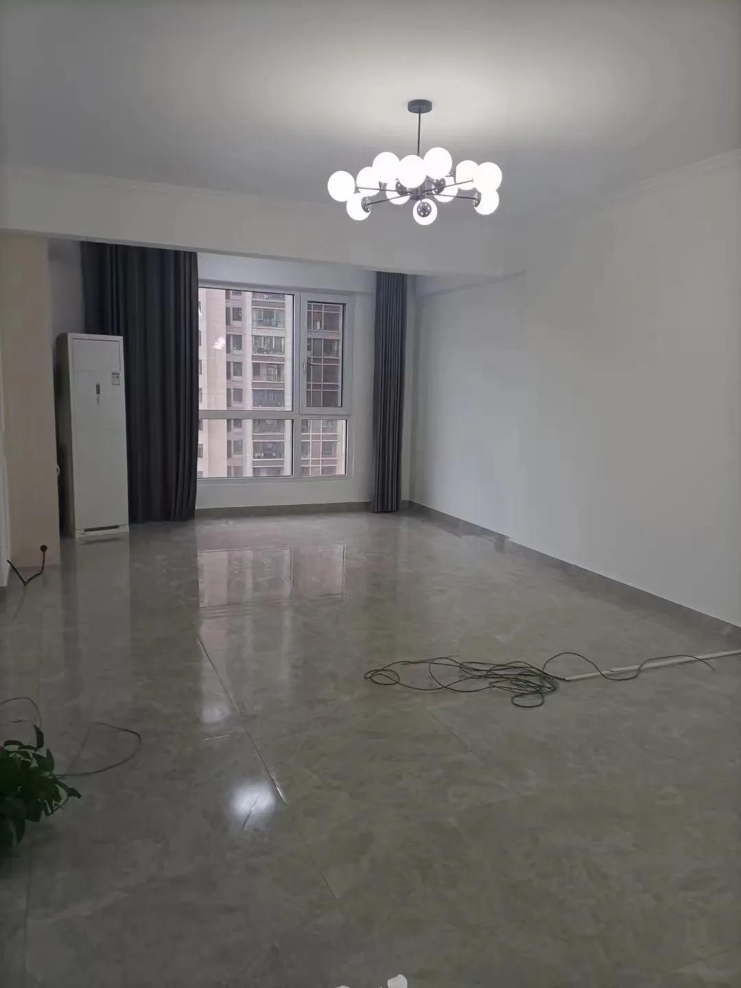 一客户去年秋天看了房，业主要109万，客户还价108万，全款现钱，没想到一见面，