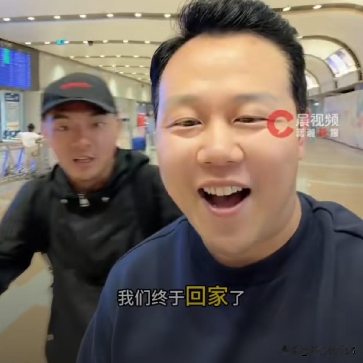越出国越爱国。

做家庭教育的琨哥去墨西哥看世界杯，

落地不到半小时，就被飞车