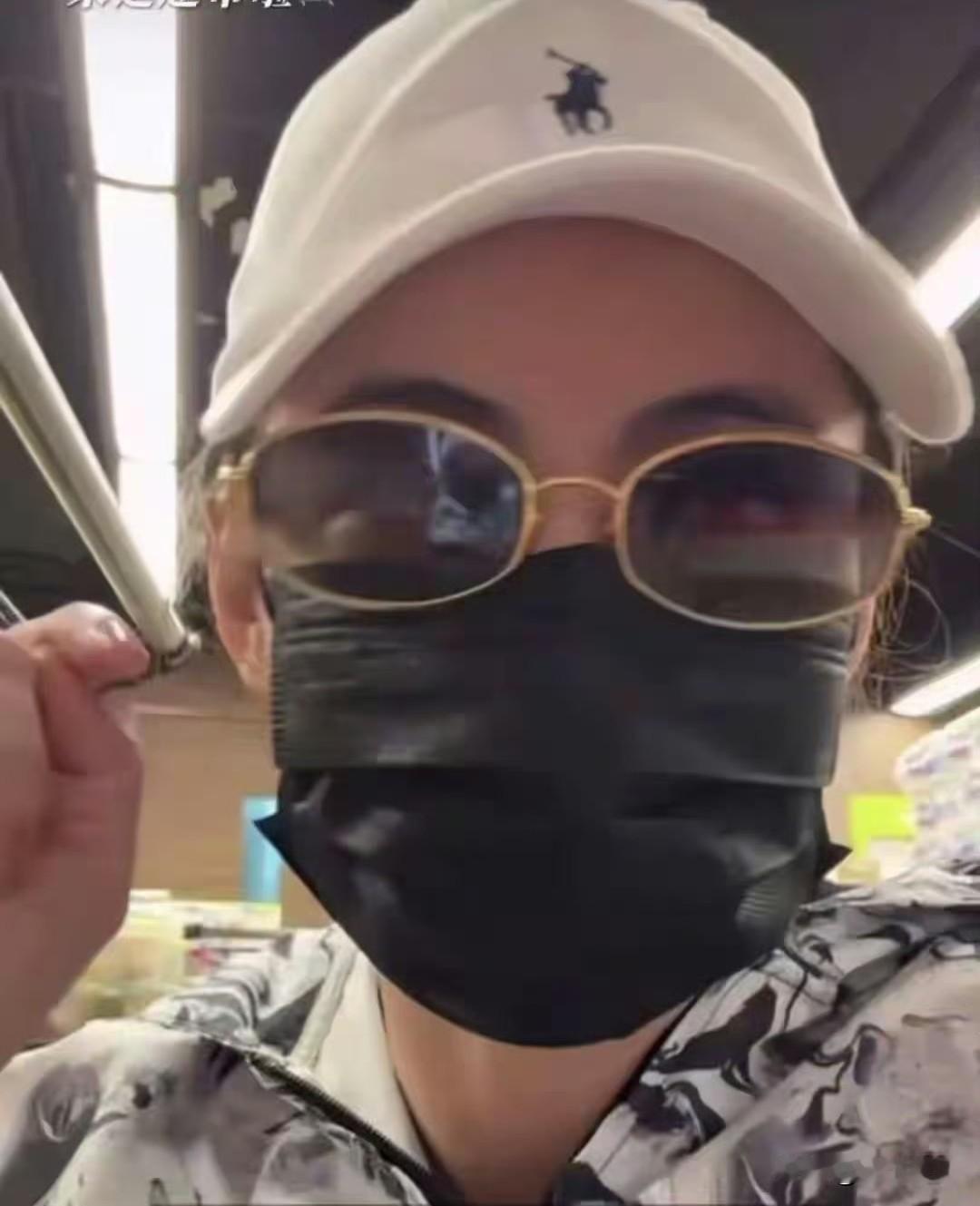 张柏芝公开居家碎片！带儿子看牙医，逛超市抢打折货，自曝有老花 ​​​