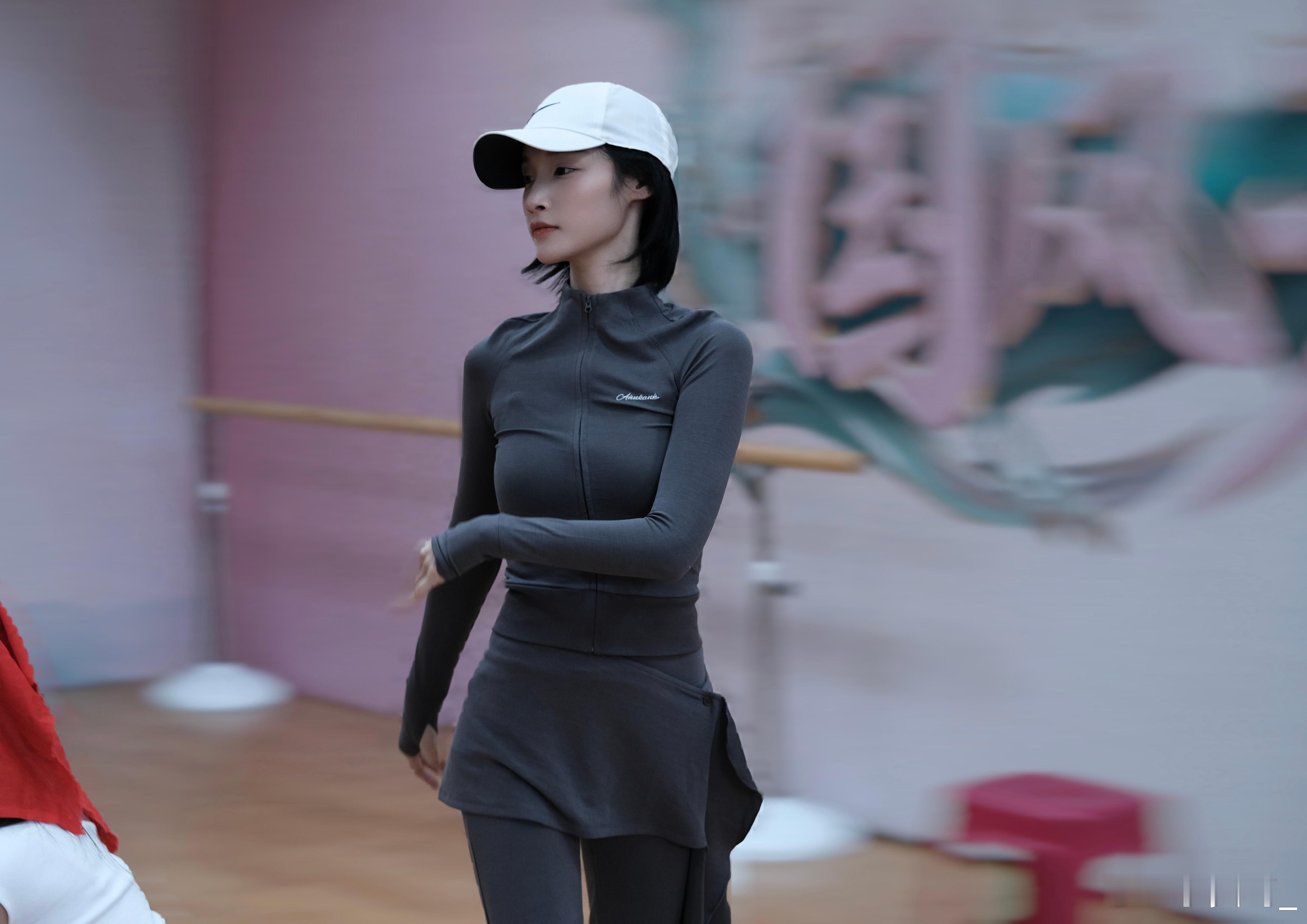 努力练舞的小李😬