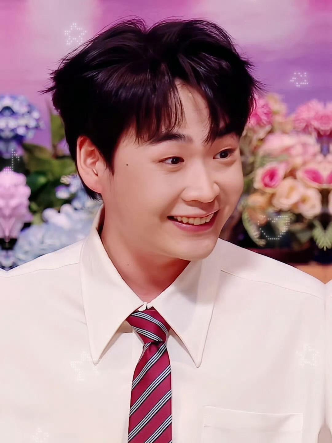 上辈子撒娇怪这辈子是王广 救命！王广这波属实把撒娇技能点满了。高大身躯配萌系声线