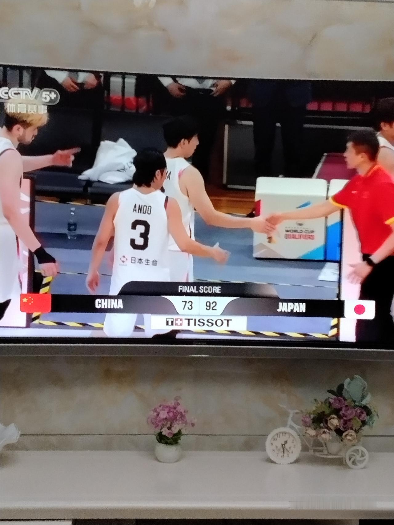 输了挨骂，赢了吹捧，这就是中国篮球赛的现状。7月3日晚中国男篮主场输给了日本，网