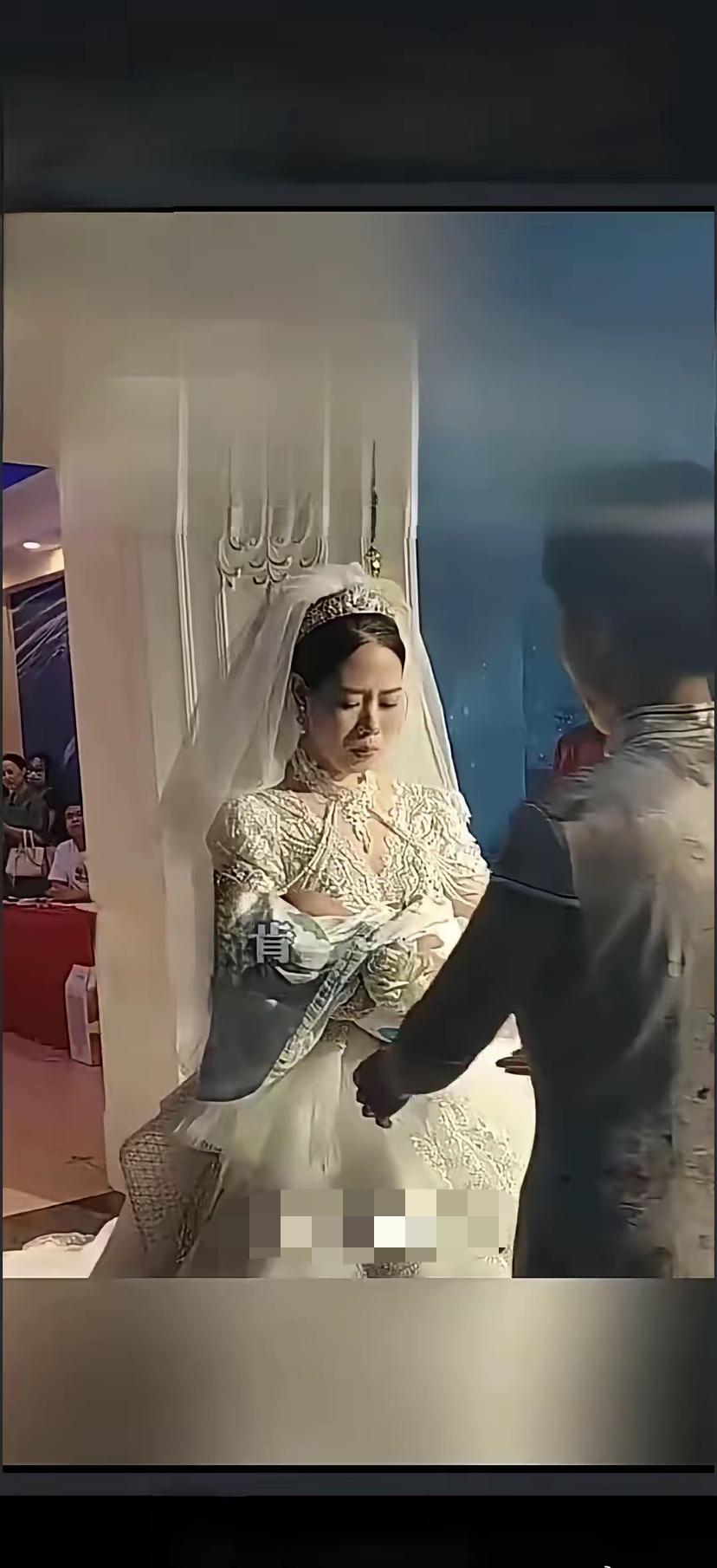 陕西新娘带满月侄子出嫁，善良就是最好的嫁妆

泪目了，陕西一新娘结婚时带着刚满月