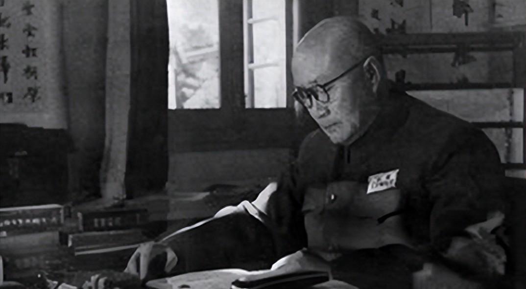 1955年刘伯承遇到棘手难题，毛主席听说后直指症结：你的声音必须再大一些才行！