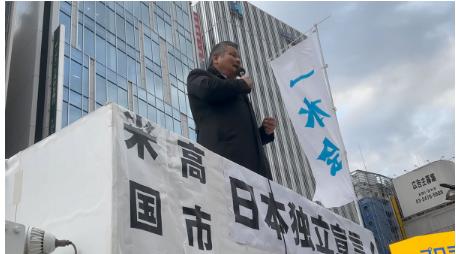 假的日本右翼反中，而真正的日本右翼都是反美的。
 
大家都知道日本右翼对中国的态