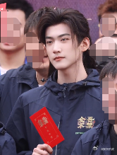 周柯宇夏之光金吾不禁开机应援周柯宇、夏之光金吾不禁开机花墙应援！拍摄顺利！期待两