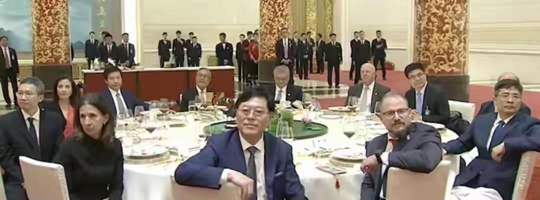 华为这次很低调，没有人参加这场盛大活动。中美科技大佬同席特朗普访华欢迎晚宴，在美