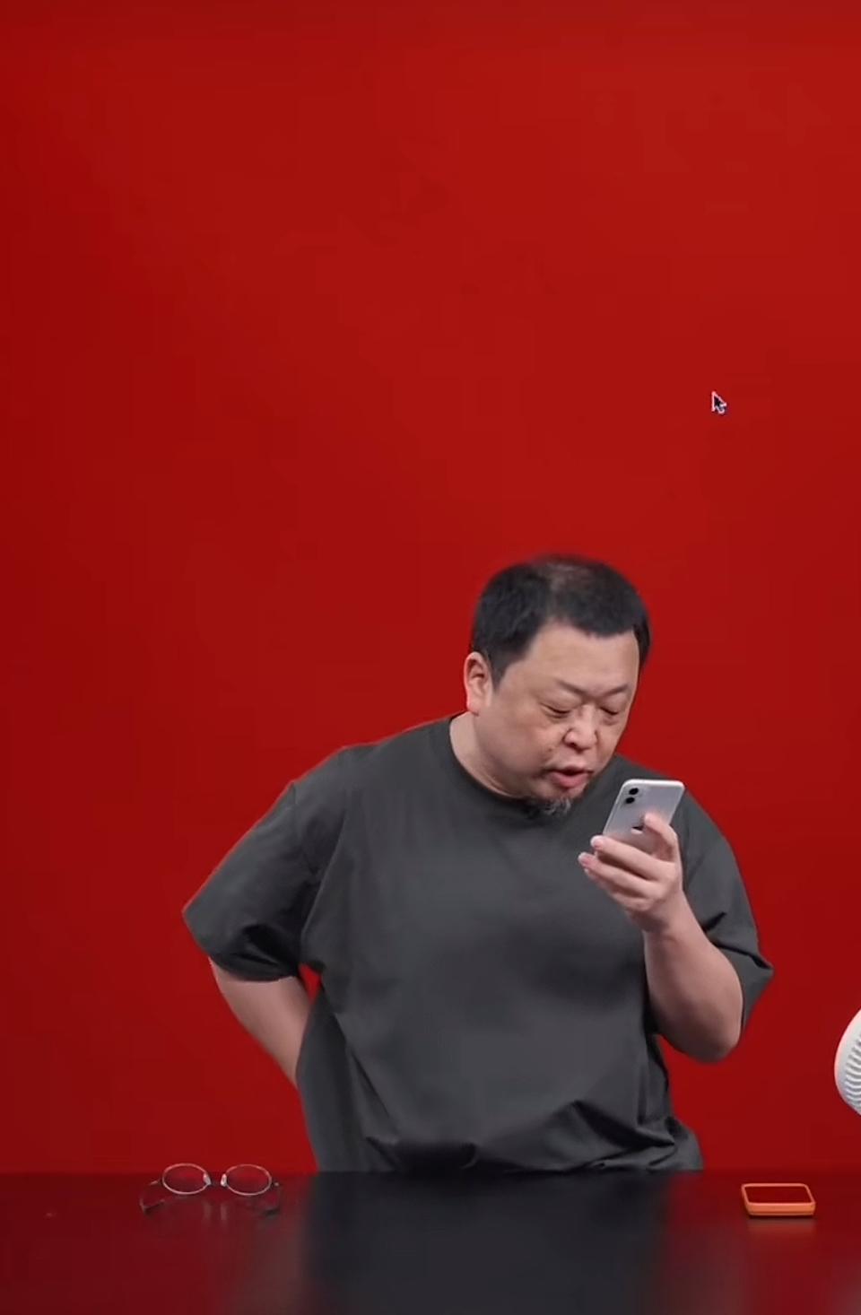 哇哇今天要吐槽的是《罗永浩》
罗永浩这人属于啥不行干啥，行的不干。也是黑料一大堆