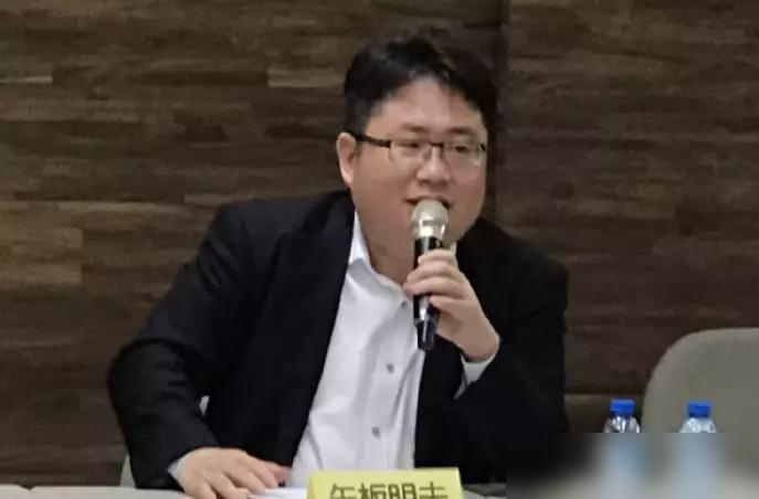 高市早苗涉华不当言论的背后，竟是两个中国败类在为她出谋划策！

最近看日本右翼动