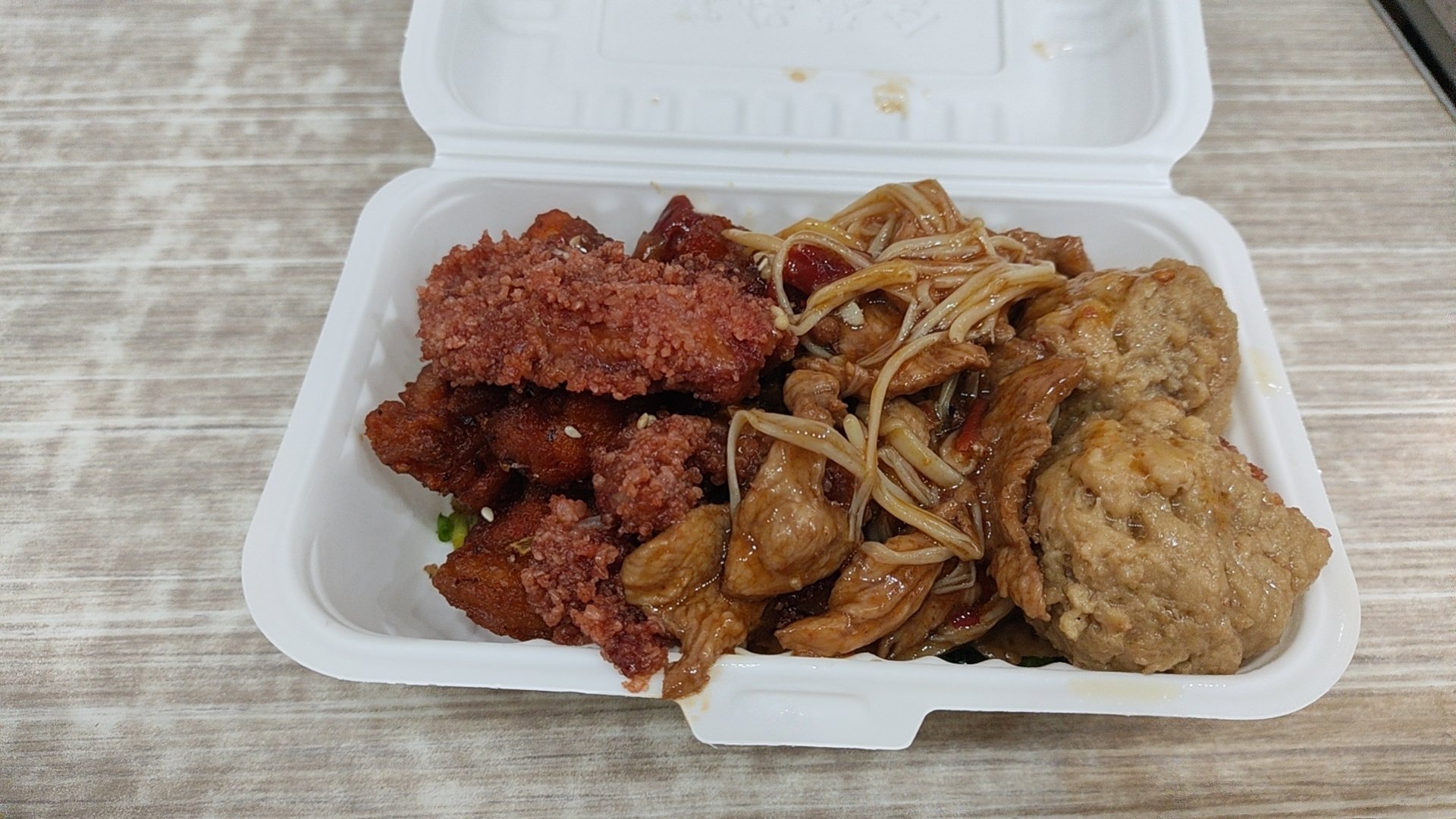 上周美食分享，周四碰到一小孩哥，真是爸爸妈妈的好孩子 武汉·汉口北国际商品交易中