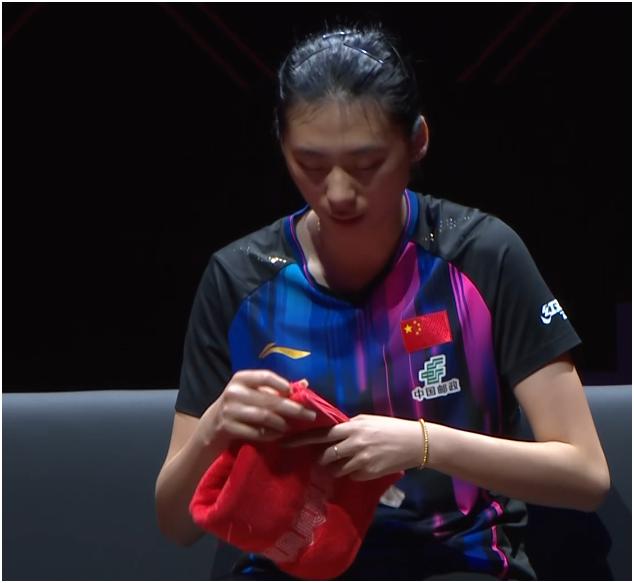 陈熠4比1陈幸同，第一个晋级香港总决赛女单四强。这场比赛可以看出陈熠进步很大，状