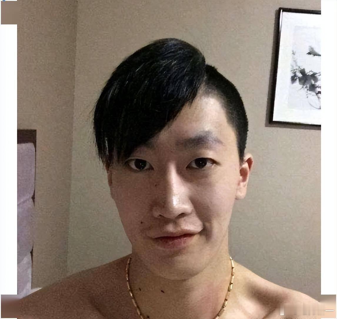 对于管泽元来说，宝宝赛区解说没了就没，又不差这点钱，反正大把人脉➕家里有钱躺平，