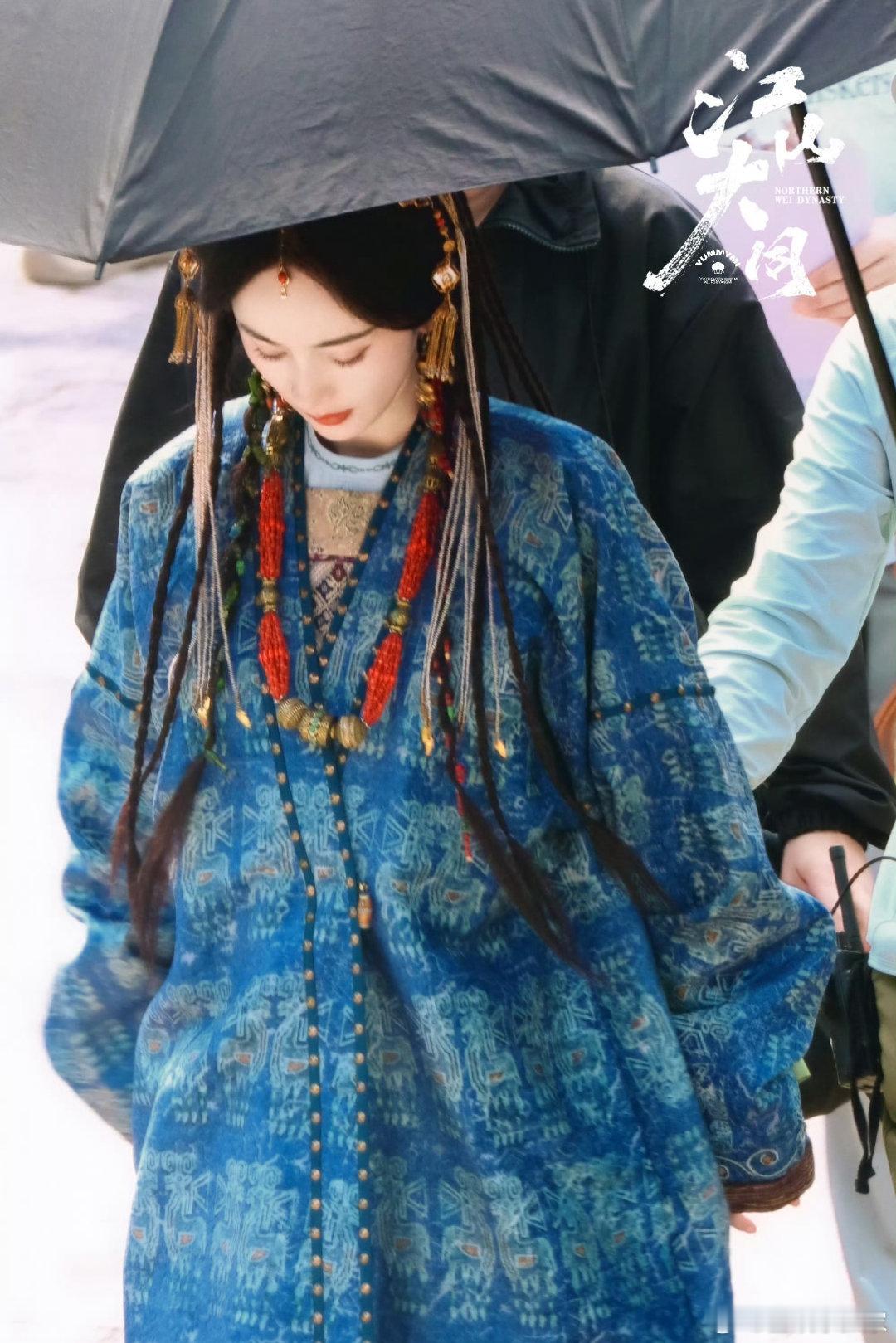 杨幂回应脸被蒸汽眼罩烫伤杨幂被蒸汽眼罩烫出了北魏太后妆医生也专门科普了眼周皮肤特
