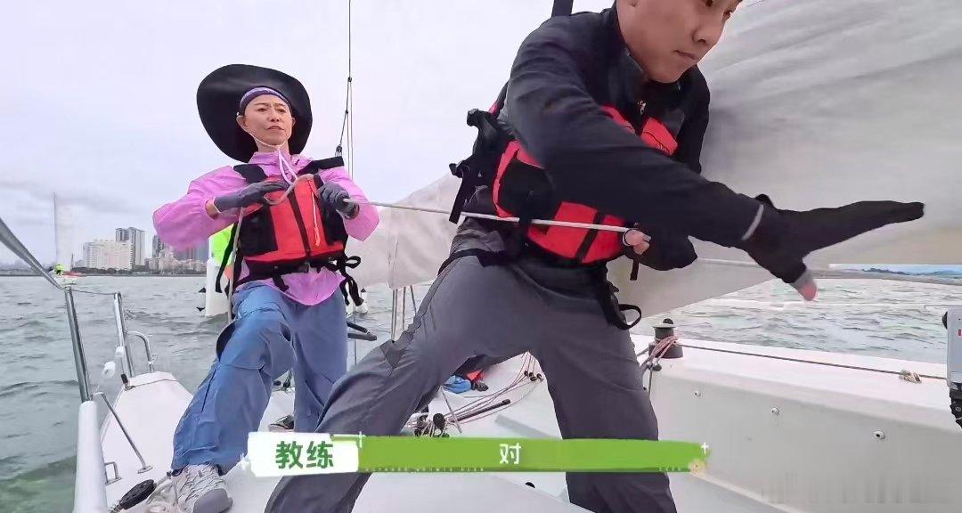 董璇录节目不舒服了董璇晕船录节目 《橹穆 内核》大海摇晃带来强烈晕船感，董璇瘫坐