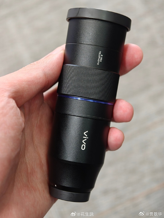 今年vivo和OPPO的影像旗舰都有外挂镜头，还有影像套装。明年，小米，荣耀，O