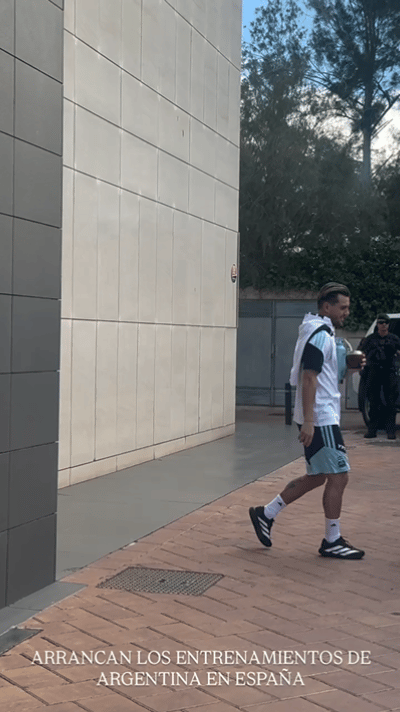 去训练啦～这次是全新的训练服诶❤️