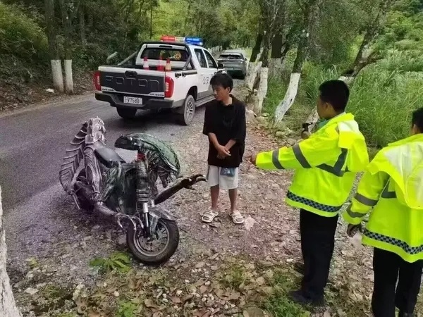车若初见[超话]创意和动手能力拉满 可惜没用在正道上[流汗][流汗][流汗] ​