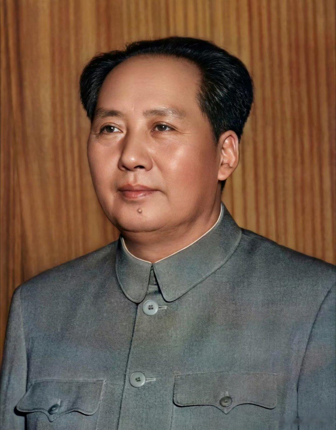 建议机关学校央国企悬挂伟人像 