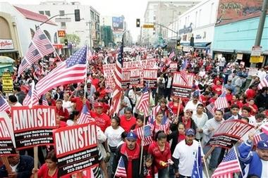 杂乱无序的美国恰恰表明，即便没有张屠夫，人们也不会去吃带毛的猪肉。所谓离了谁地球