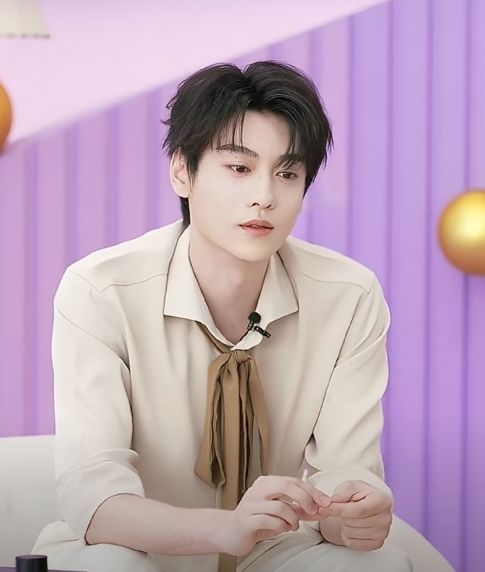 肖战 成毅 田栩宁三位顶流今日份状态，怎么样？ 