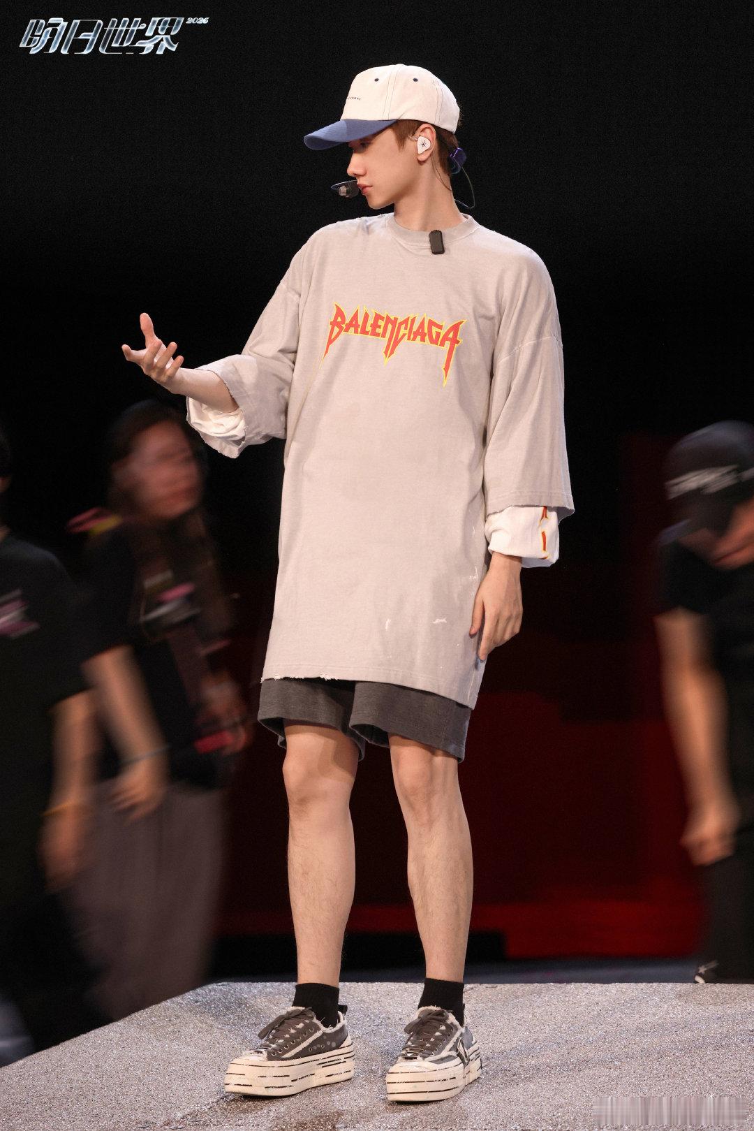 汪苏泷演唱会尺度特别大 刷到现场观众的repo，完全能想象当时的画面，前面铺垫得