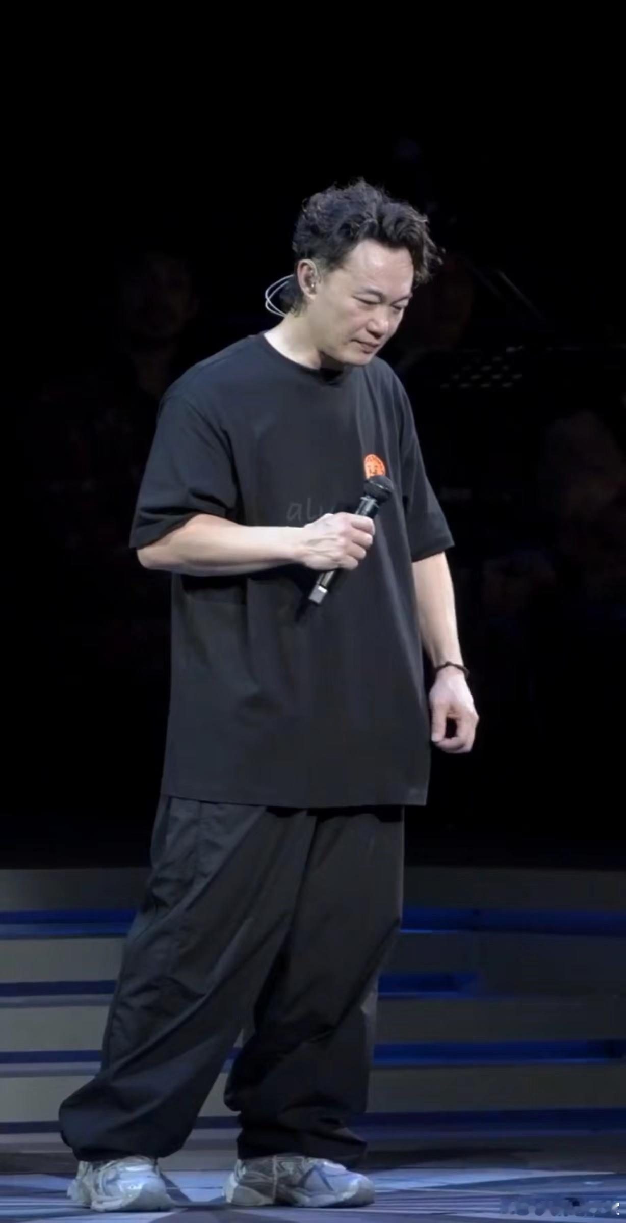 #陈奕迅广州尾场安可陀飞轮#《陀飞轮》这首歌什么时候出一个现场的官摄版本啊，好期