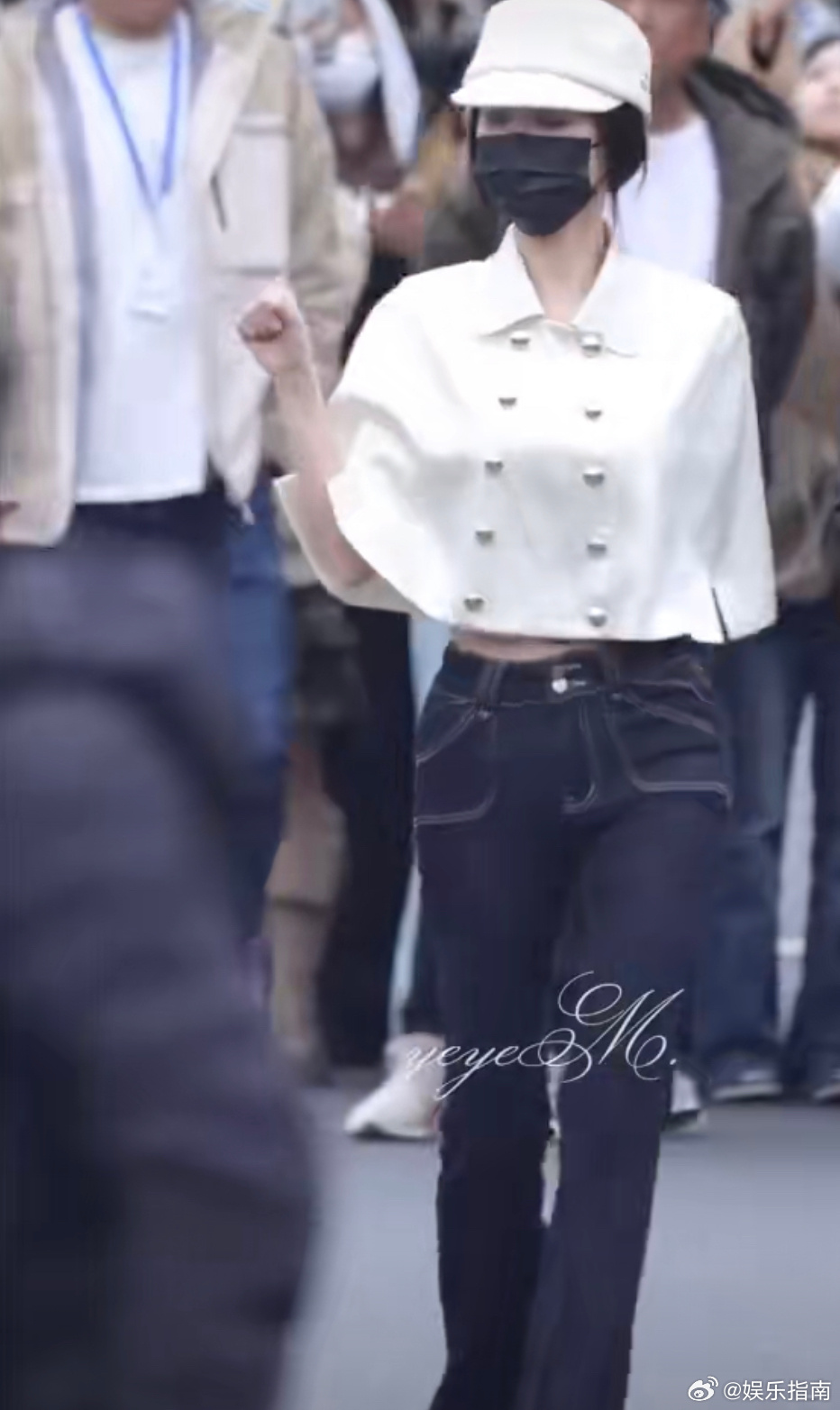 虞书欣今日云初令上班路透，可可爱爱！和小石榴的双向奔赴 