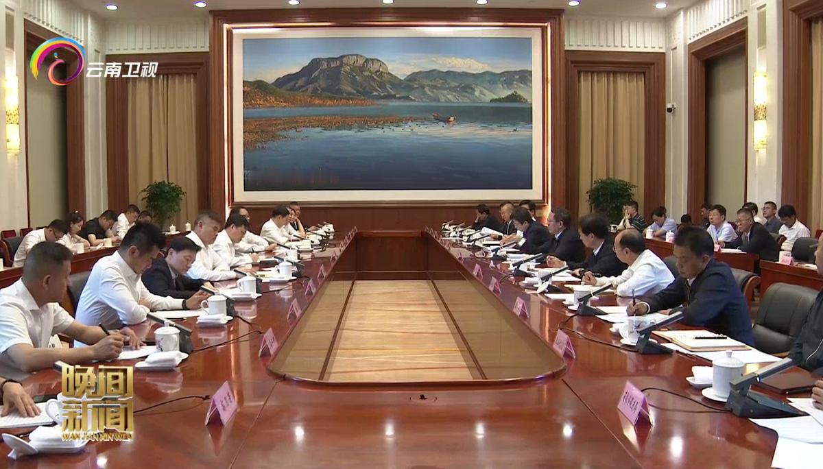 7月31日，云南省领导在昆明与浙商总会会长南存辉率领的企业家代表团座谈交流。
