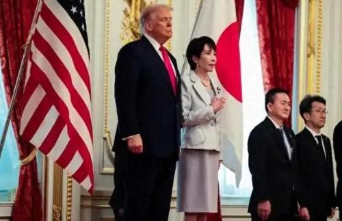 小泉进次郎又一次对中国喊话！这位日本防卫大臣公开表示，日本与中国沟通的窗口一直没