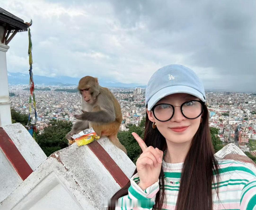李沁为猴子辟谣李沁绝不允许有人误解一只猴猴：这下知道什么是恶语伤猴心了吧还好有美