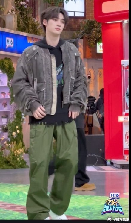 丁程鑫hi6开场舞好有生命力丁程鑫 Hi6 开场舞太有看头了，他跳舞时的那种活力