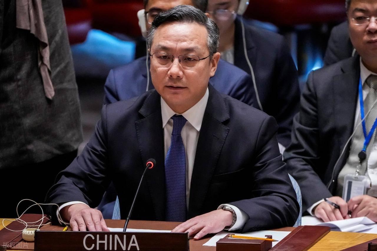 六国在联大指责中国，回应的力度要落在具体问题上。

针对英国、澳大利亚、日本、爱