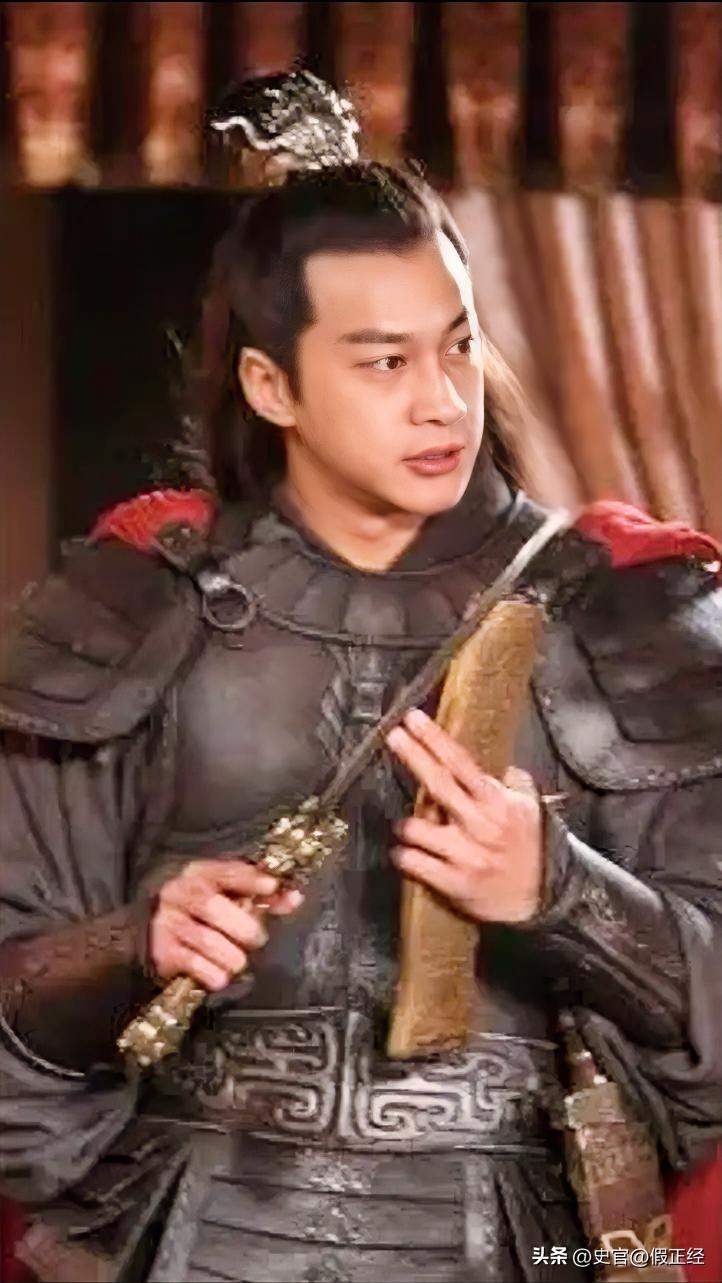 你可别再被演义骗了！吕布诛杀义父董卓，根本不是为了貂蝉，全是被逼到绝路的狠抉择！