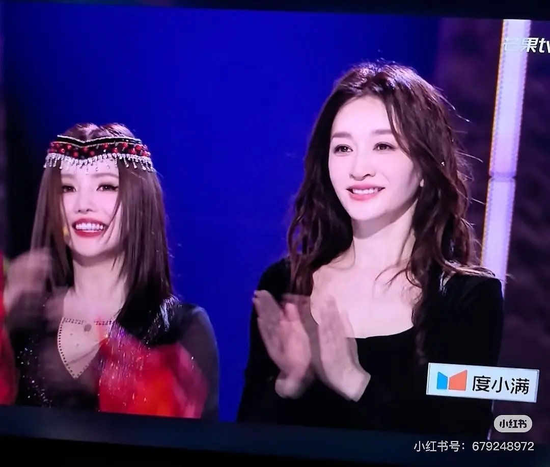 李小冉这是怎么保养的？50了看着比我都年轻… 