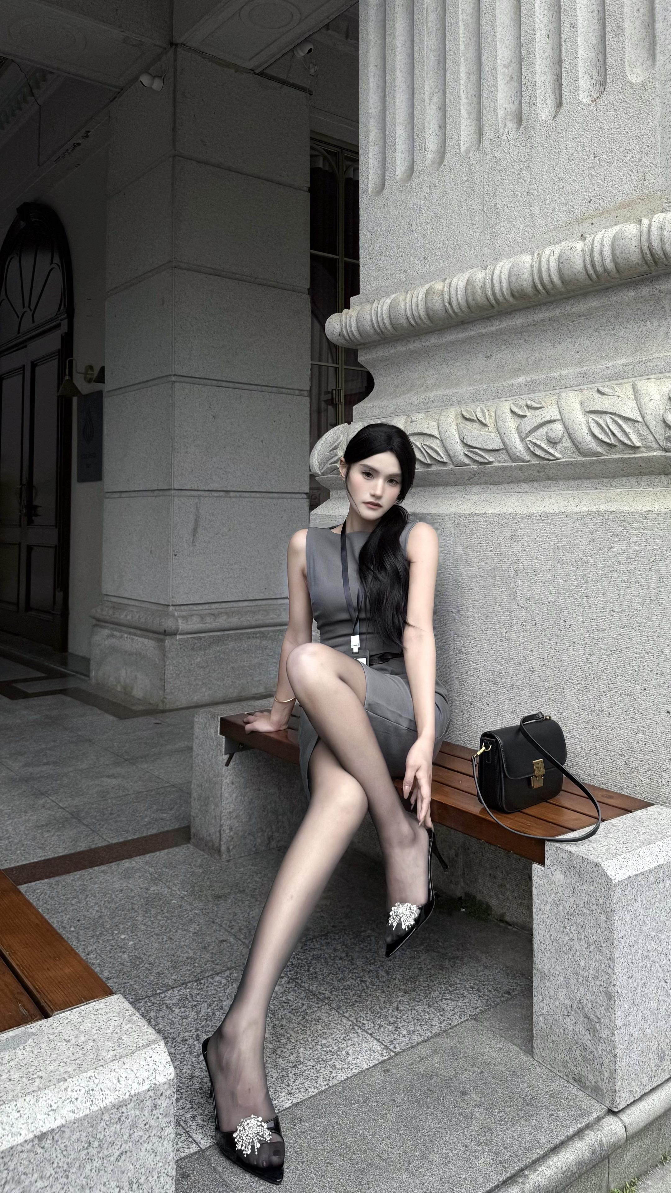 看我不爽很正常  你要是看爽了那还得了