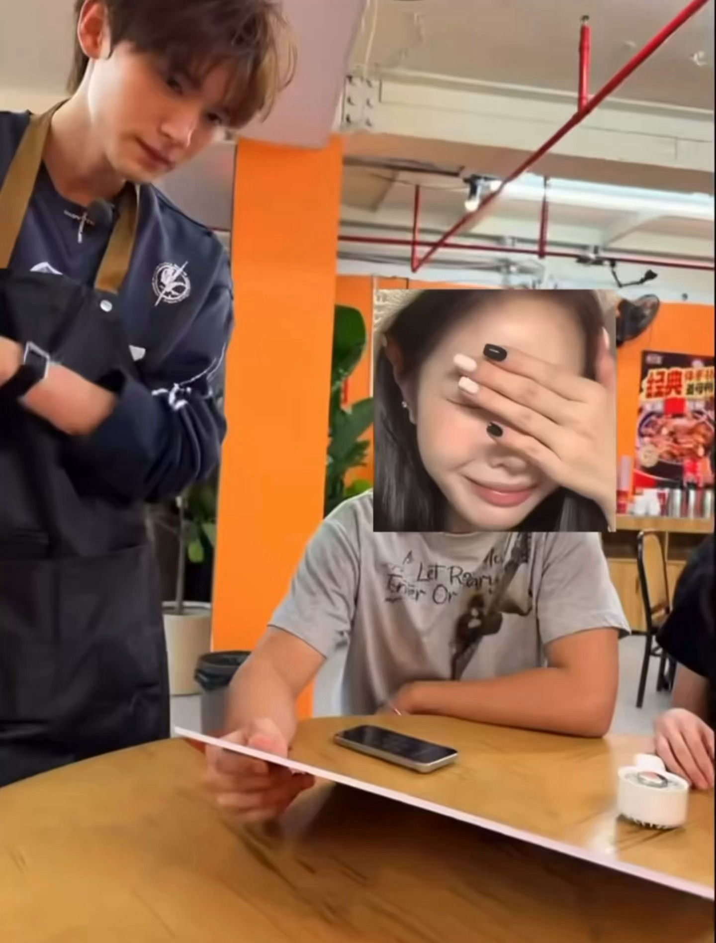 路人吃饭偶遇周翊然 太帅了 ​​​